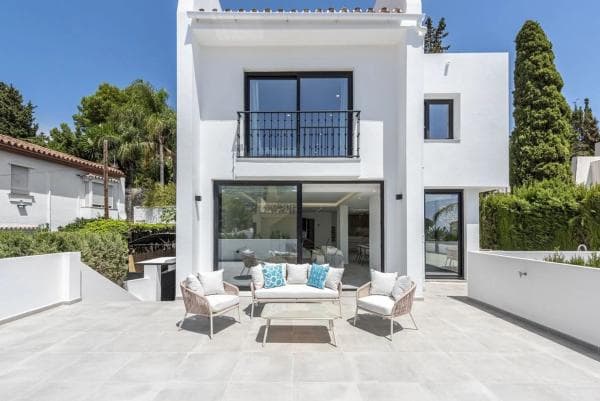 Chalet independiente en venta en Pasaje Miguel Mihura, Marbella
photo 1