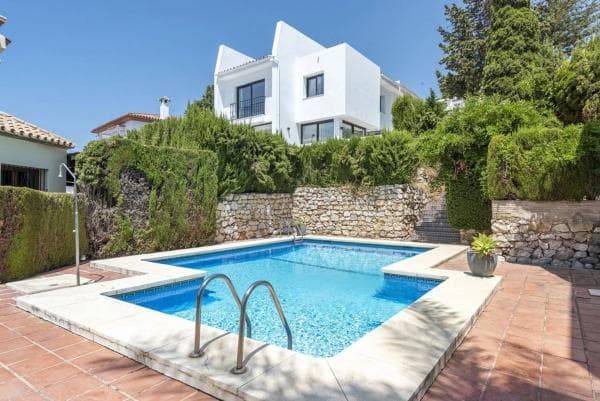 Chalet independiente en venta en Pasaje Miguel Mihura, Marbella
thumbnail 1