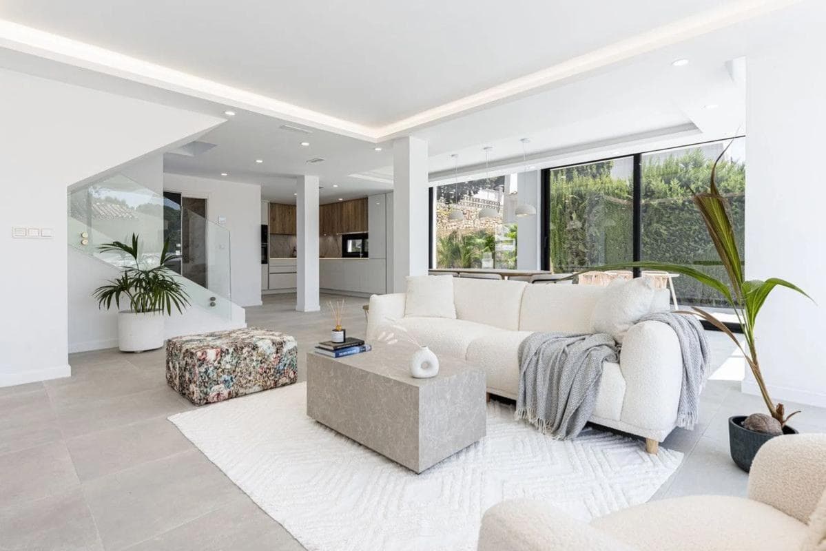 Venta de chalet independiente en Pasaje Miguel Mihura, Marbella
photo 3