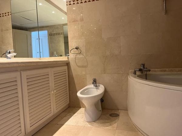Piso en venta en Avenida Calderón de la Barca, Marbella
thumbnail 1