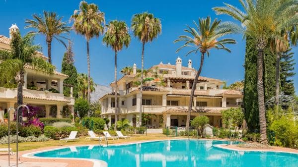 Duplex en venta en Barrio Las Brisas, Marbella thumbnail 1
