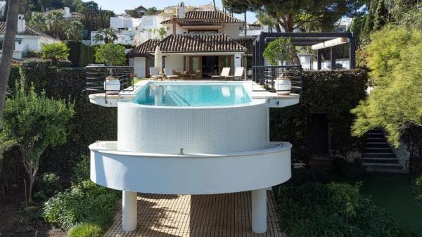Chalet independiente en venta en Avenida Generalife, Marbella
photo 1
