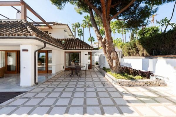 Chalet independiente en venta en Avenida Generalife, Marbella
thumbnail 2