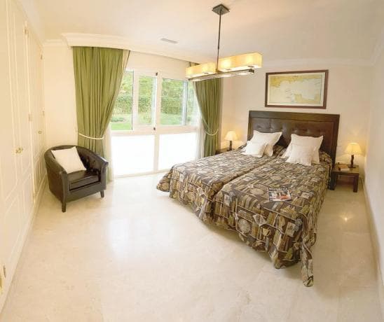 Venta de piso en Barrio Las Brisas, Marbella
photo 1