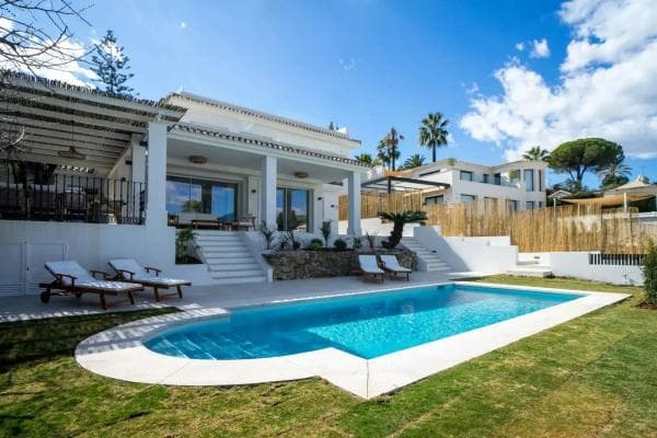 Chalet independiente en venta en Avenida Generalife, 55, Marbella
thumbnail 1
