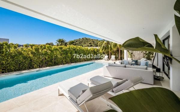 Chalet independiente en venta en Avenida Generalife, Marbella
thumbnail 1