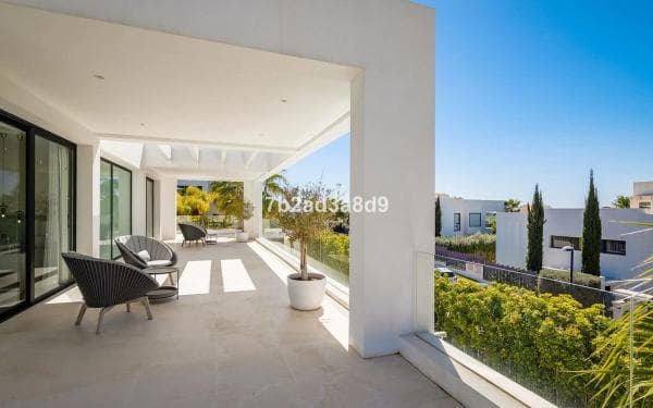 Chalet independiente en venta en Avenida Generalife, Marbella
thumbnail 2