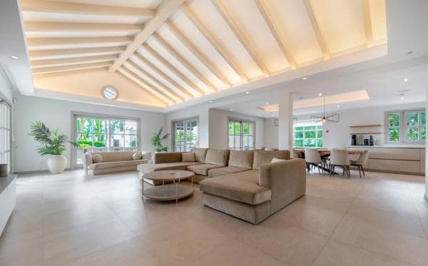 Chalet independiente en venta en Barrio Los Naranjos, Marbella
thumbnail 2