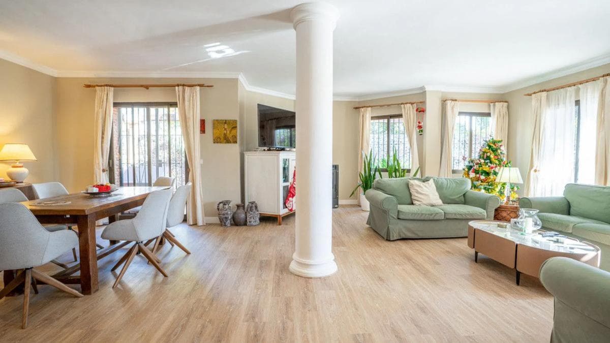 Продажа отдельного шале в Barrio Los Naranjos, Марбелла photo 4