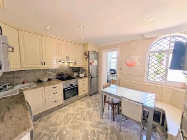 Chalet adosado en venta en Calle Sirio , Marbella thumbnail 1