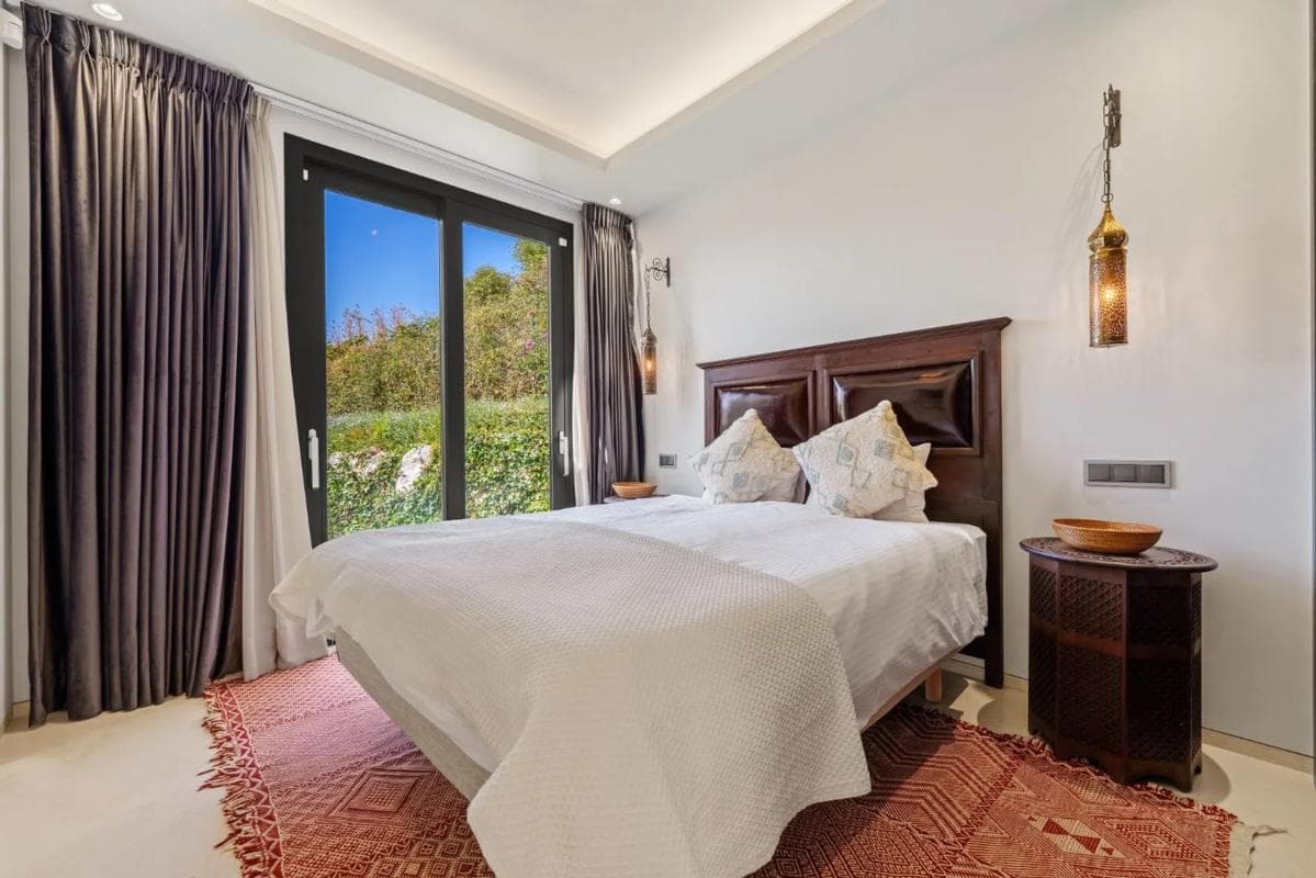 Sale of independent chalet in Urbanización N Andalucía 5f, Marbella
photo 3