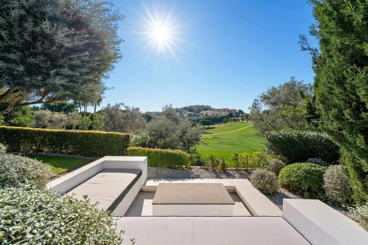Sale of independent chalet in Barrio Los Naranjos, Marbella
photo 4