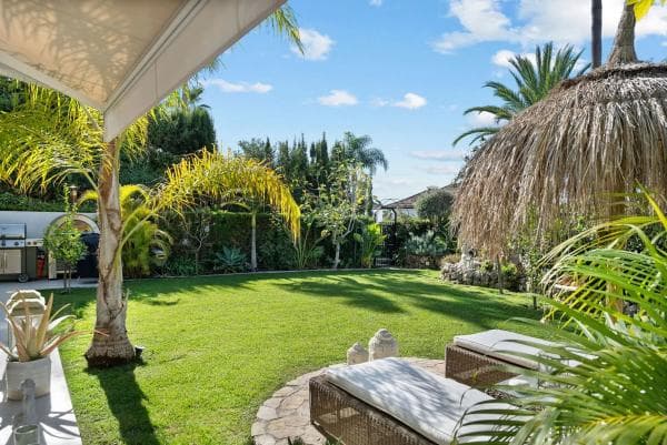 Chalet adosado en venta en Calle Tucán , Marbella photo 1