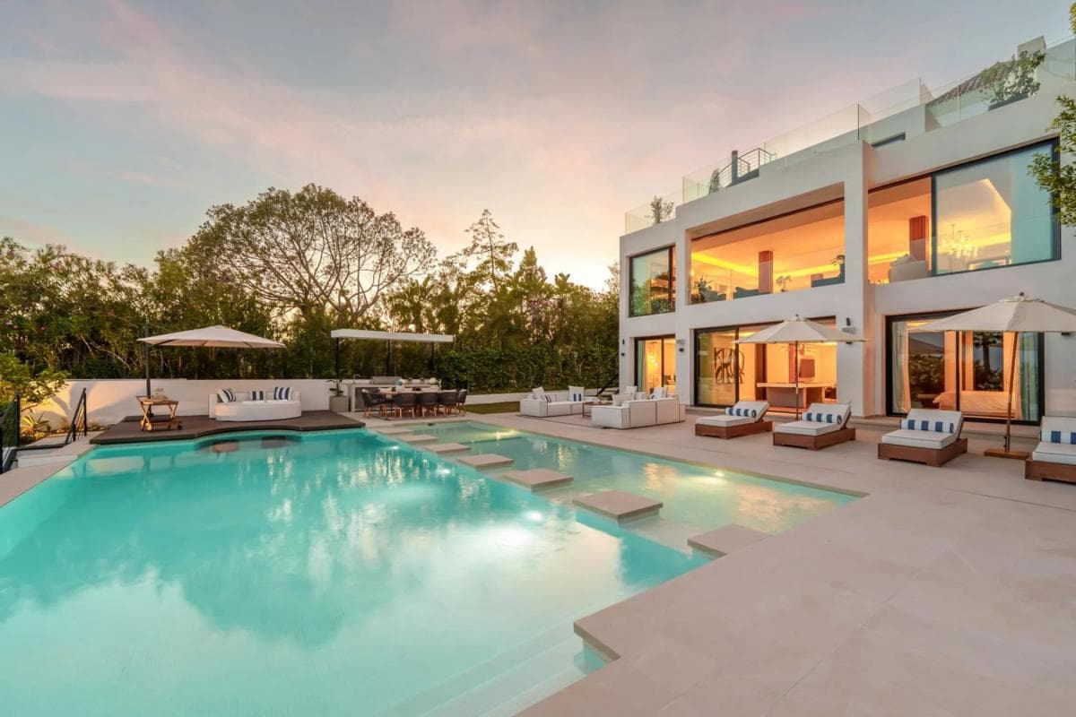 Sale of independent chalet in Barrio Los Naranjos, Marbella
photo 2