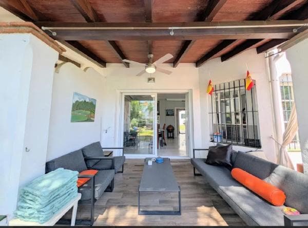 Chalet adosado en venta en Avenida del Prado , Marbella thumbnail 1