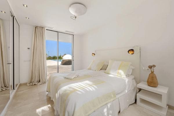 Chalet independiente en venta en Calle Osa Menor 2G, Marbella
thumbnail 1