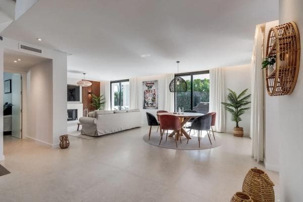 Chalet independiente en venta en Barrio Los Naranjos, Marbella
thumbnail 1