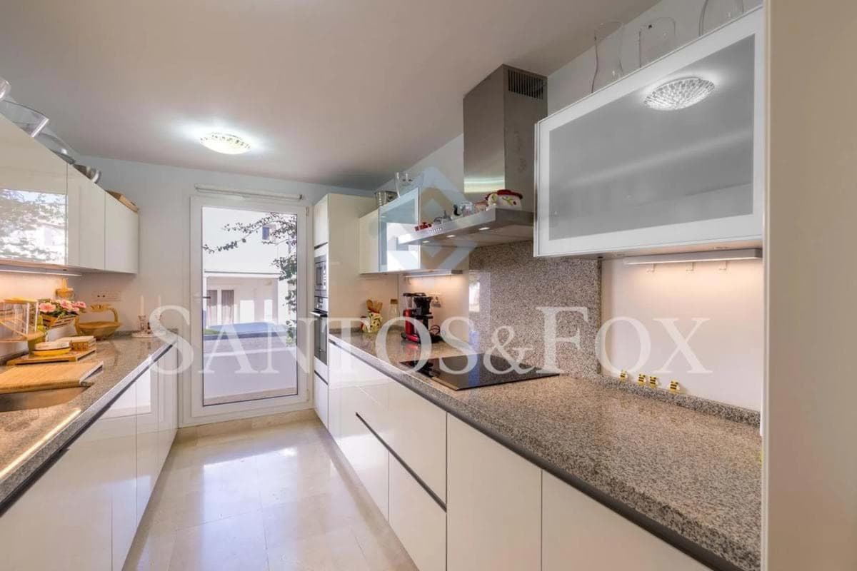 Sale of apartment in Barrio Los Naranjos, Marbella
photo 4