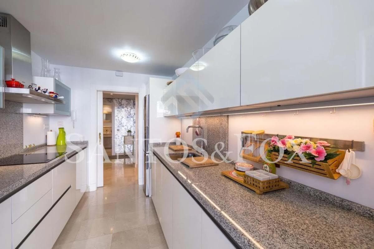 Sale of apartment in Barrio Los Naranjos, Marbella
photo 5