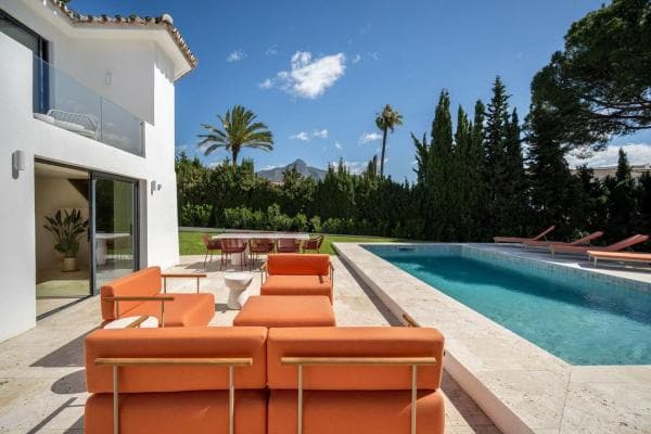 Chalet independiente en venta en Calle Tucán, Marbella
thumbnail 1