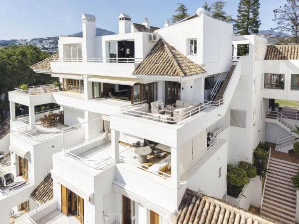 Duplex en venta en Calle Tucán, Marbella photo 1