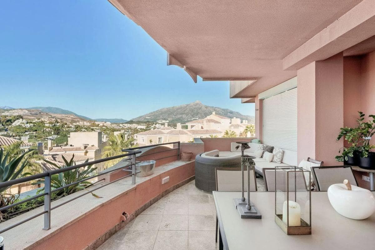 Sale of apartment in Avenida Calderón de la Barca, Marbella
photo 2