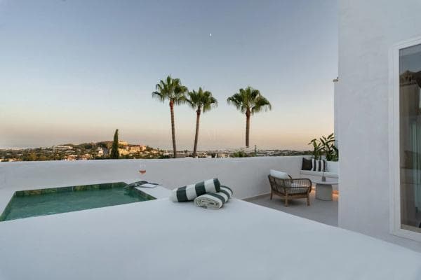 Duplex en venta en Barrio Los Naranjos, Marbella thumbnail 2