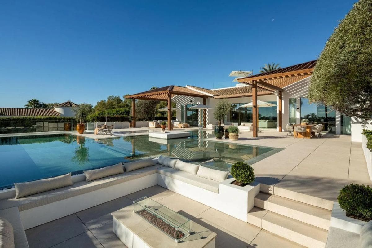 Sale of independent chalet in Calle Pléyades, Marbella
photo 2