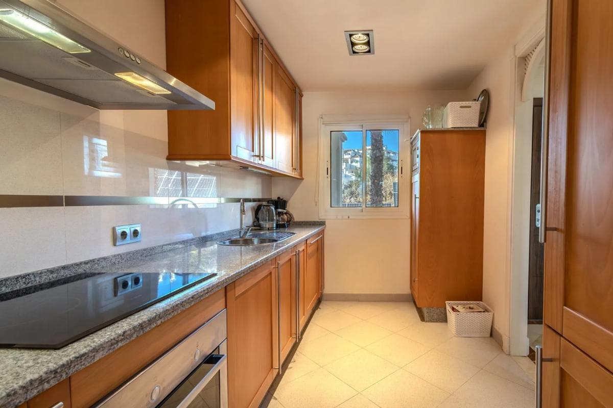 Sale of apartment in Barrio Los Naranjos, Marbella
photo 2