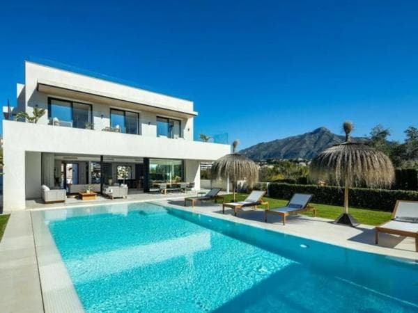 Chalet independiente en venta en Calle Osa Menor 2G, Marbella
photo 1
