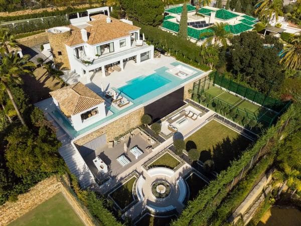 Chalet independiente en venta en Calle Osa Mayor, Marbella
thumbnail 1