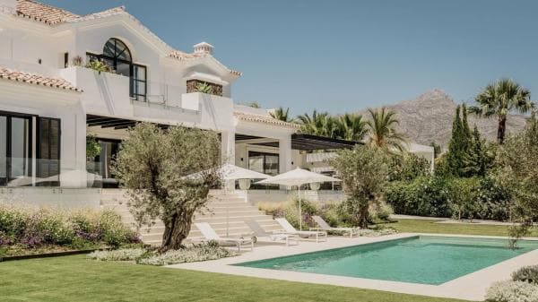 Chalet independiente en venta en Barrio Los Naranjos, Marbella
photo 1