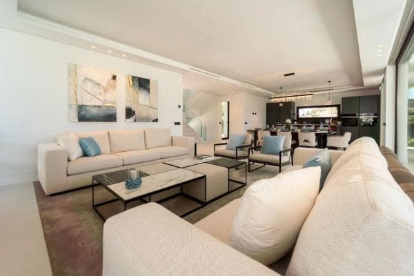 Chalet independiente en venta en Vía, 5, Marbella
thumbnail 1