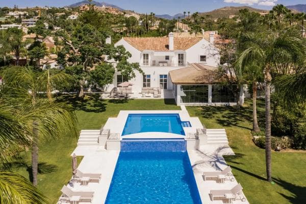 Chalet independiente en venta en Calle Pez Austral, Marbella
photo 1
