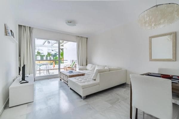 Piso en venta en Calle Aries, Marbella
photo 1