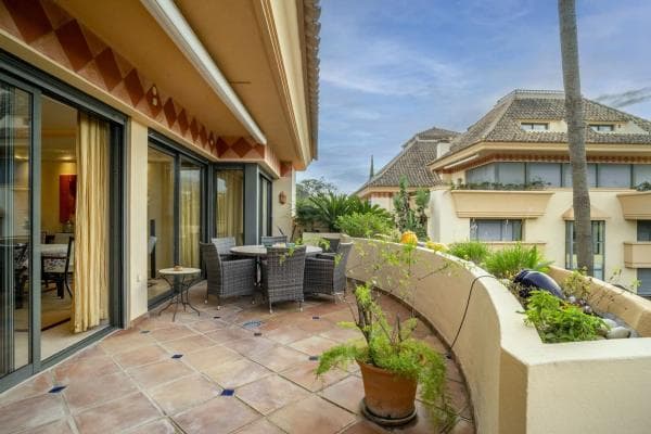 Duplex en venta en Barrio Los Naranjos, Marbella thumbnail 1