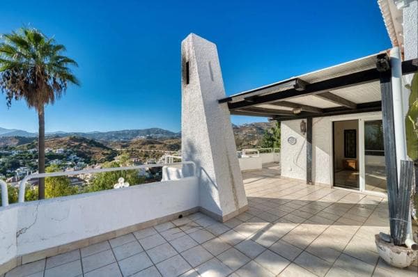 Chalet independiente en venta en Barrio Los Naranjos, Marbella
photo 1