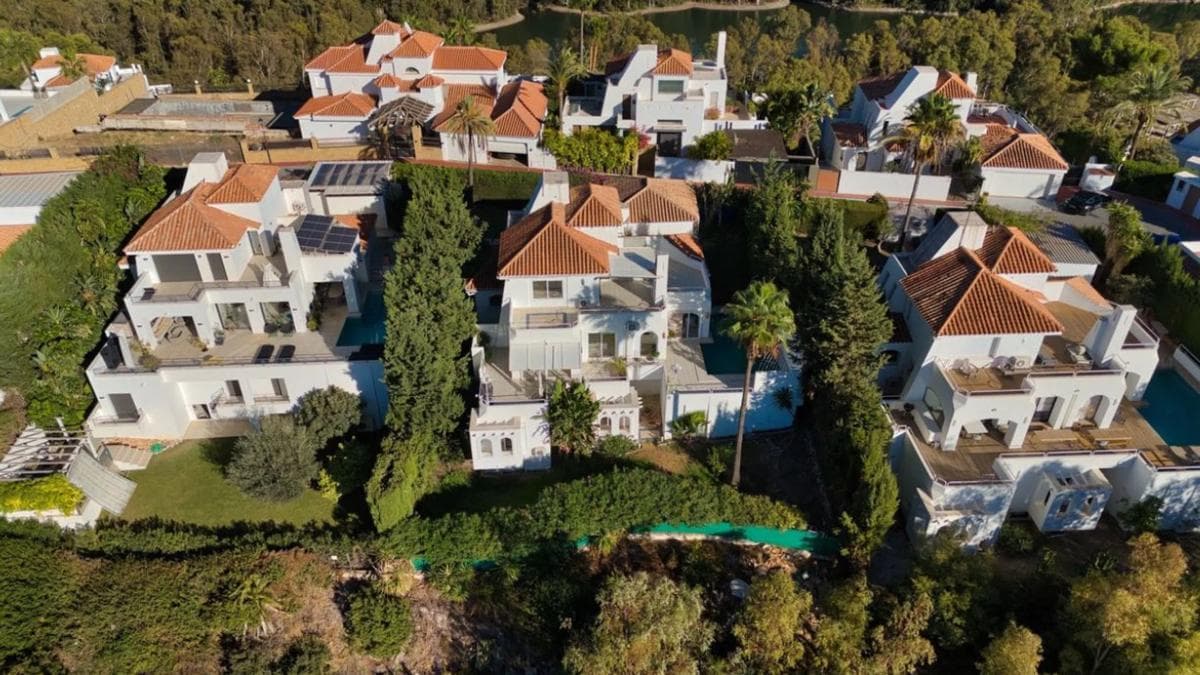 Venta de chalet independiente en Barrio Los Naranjos, Marbella
photo 2