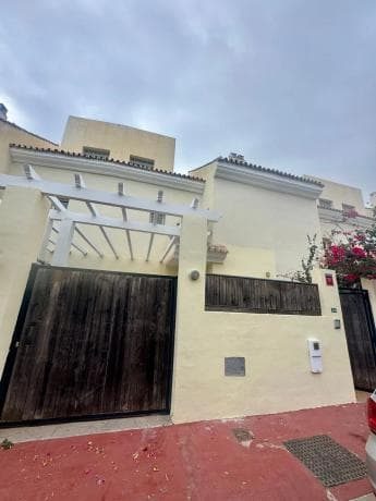 Chalet adosado en venta en CL SIRIO-NVA ANDALUCIA F , Marbella thumbnail 1