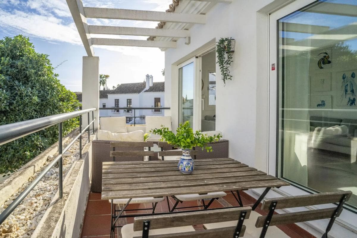 Sale of apartment in Barrio Los Naranjos, Marbella
photo 2