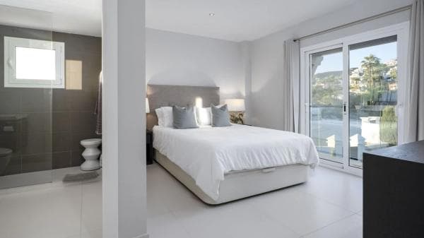 Chalet independiente en venta en Barrio Los Naranjos, Marbella
photo 1