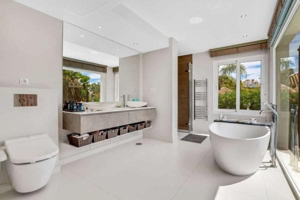 Chalet independiente en venta en Barrio Los Naranjos, Marbella
thumbnail 1
