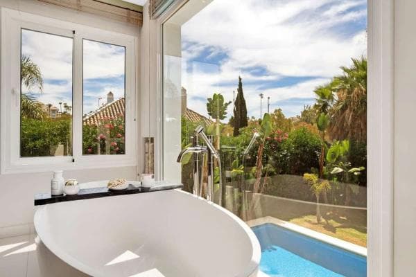 Chalet independiente en venta en Barrio Los Naranjos, Marbella
thumbnail 2