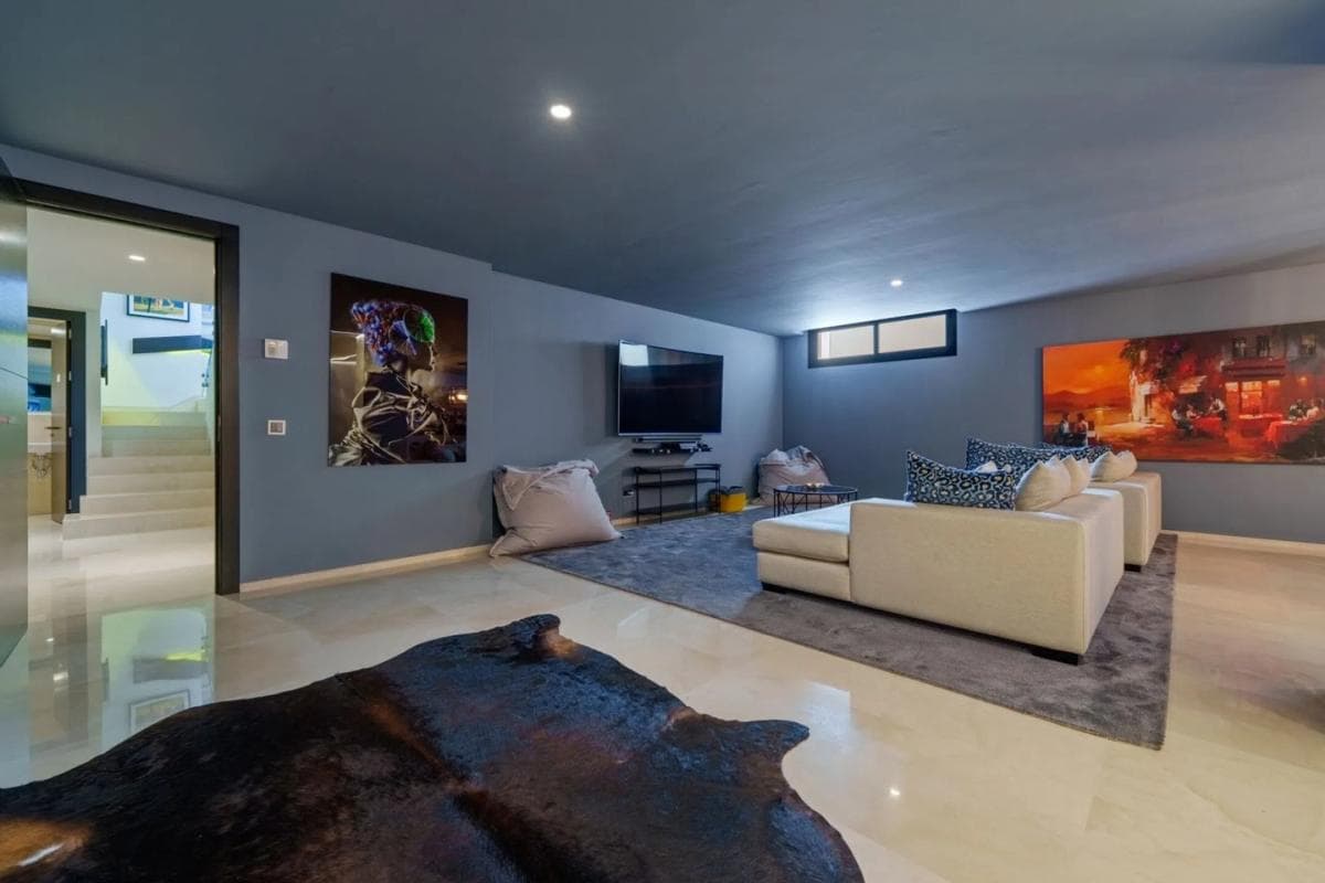 Venta de chalet independiente en Barrio Los Naranjos, Marbella
photo 2