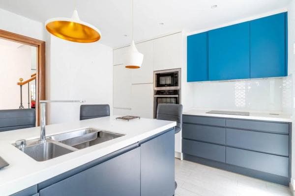 Chalet adosado en venta en Barrio Los Naranjos , Marbella thumbnail 2