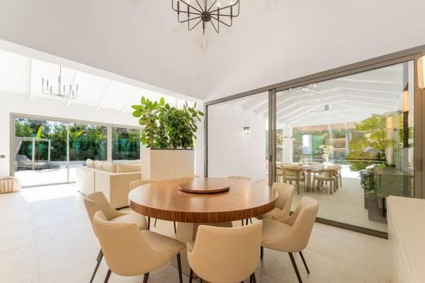 Chalet independiente en venta en Calle Pléyades, 14 -16, Marbella
photo 1