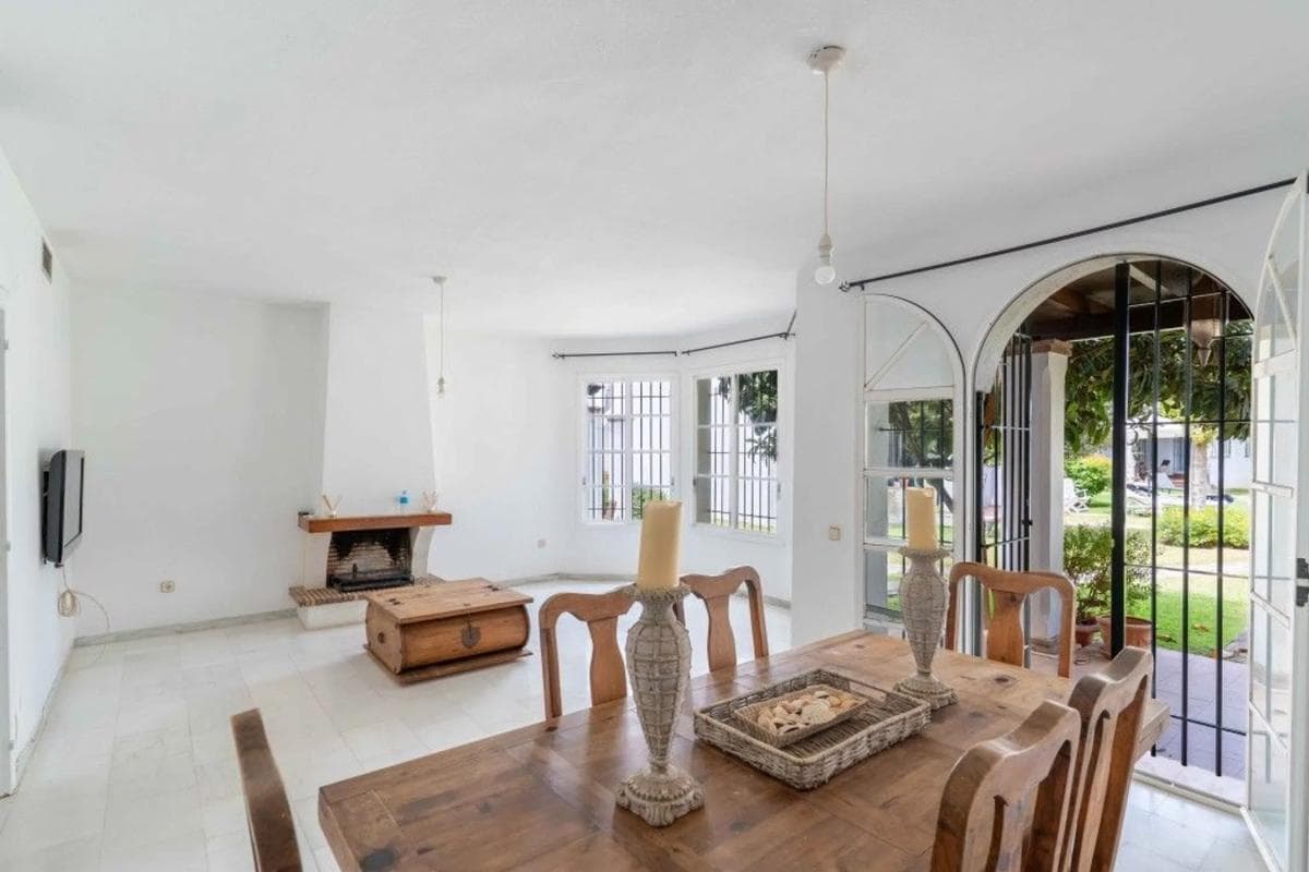 Venta de chalet adosado en Barrio Los Naranjos , Marbella photo 5