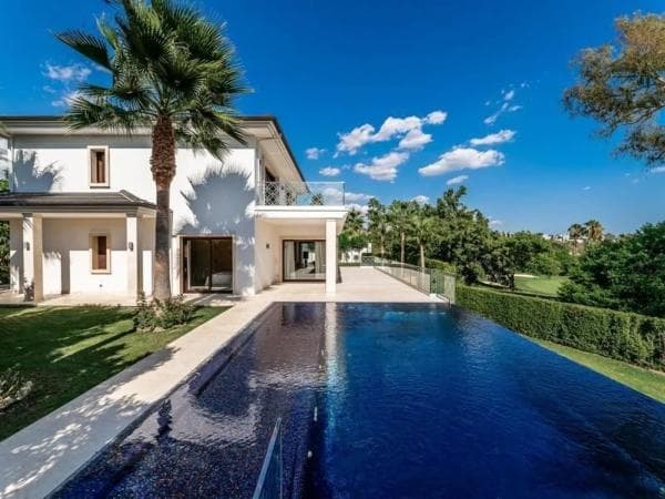 Chalet independiente en venta en Calle Ganimedes, Marbella
thumbnail 2