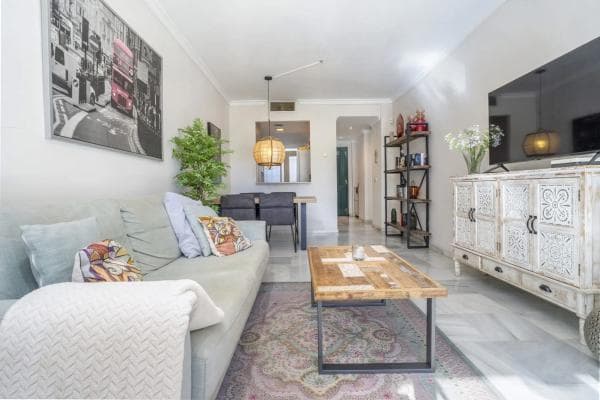 Piso en venta en Barrio Los Naranjos, Marbella
photo 1