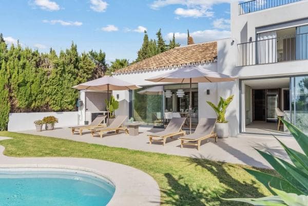 Chalet independiente en venta en Barrio Los Naranjos, Marbella
photo 1